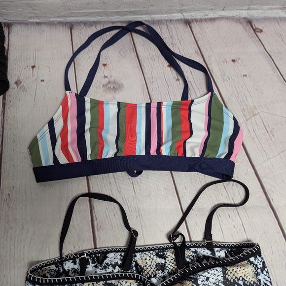 Two-Piece Swimsuit Lot. Seven Pieces Included. Size Large. 359. - Picture 5 of 5